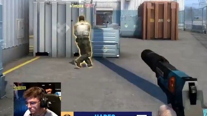 Sikap membelakangi s1mple, lihat aku sudah membunuhnya!