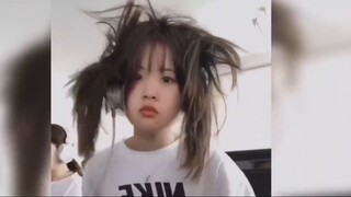 ใส่หูฟัง และฟังเพลง