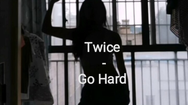 练了帕梅拉以后再来跳舞就会导致下盘不稳 | Twice - Go Hard翻跳