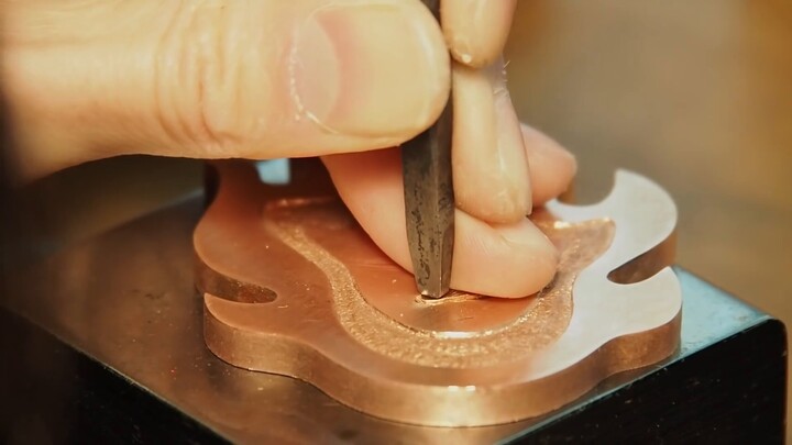 [كيوتسوغي نو كاما سين] صنع سيف الشمس الحقيقي لآنيهارا كينتارو - 03 شفرة وحافة السيف