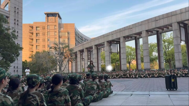 การฝึกทหารของมหาวิทยาลัยครูหางโจว ทหาร aespa อวดความสามารถ!