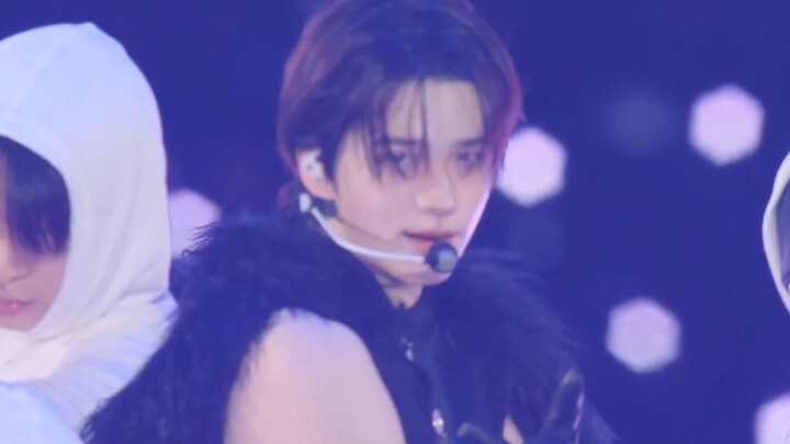 TWS Head Shoulders Knees Toes + Overdrive 2025 AAA Awards Ceremony Stage