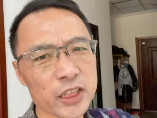 Than phiền #dân mạng bàn phím! Thôi, video trước bị hạn chế lượt xem, đừng hỏi vì sao nhé!