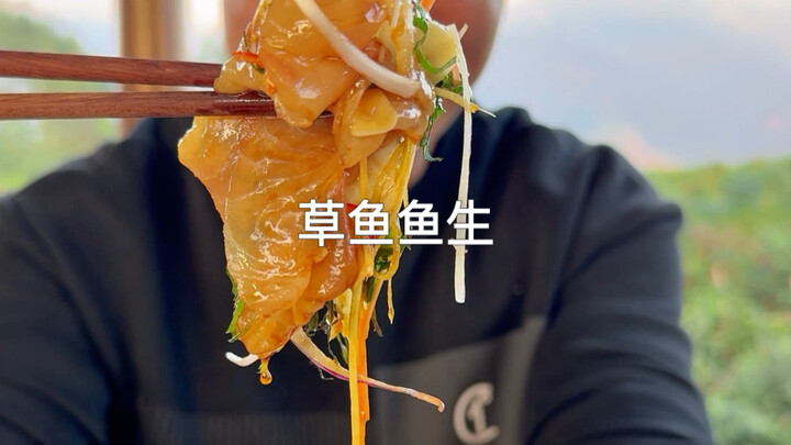 Who gets the joy of raw grass carp? Sliced paper-thin and paired with lemon—each bite is so fresh it