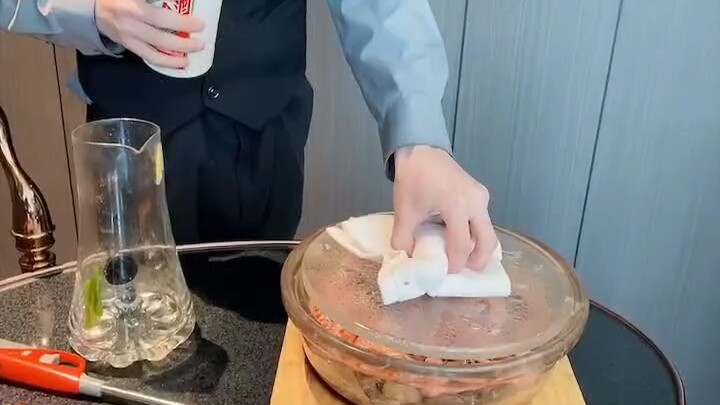 Moutai paired with internet-famous drunken shrimp, 388 per serving