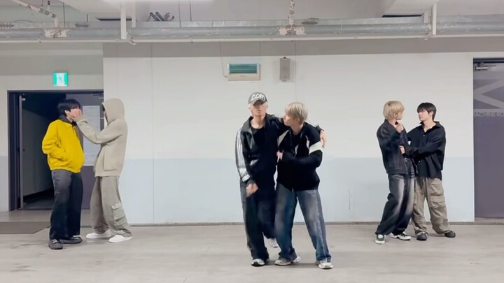 【หนุ่มดาวเด่น】เวอร์ชันเสริมความหล่อ ทีมชาติจากเพลง “Again & Again” – “พี่สาวสวยจริงๆ”