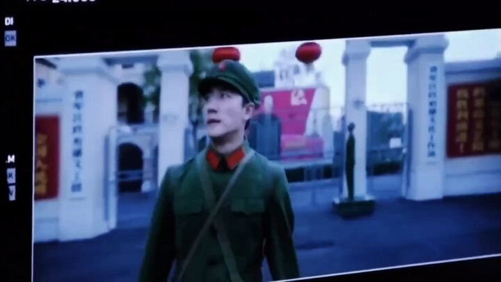 As hazy memories gradually come into focus, Director Feng couldn’t help but burst into tears.