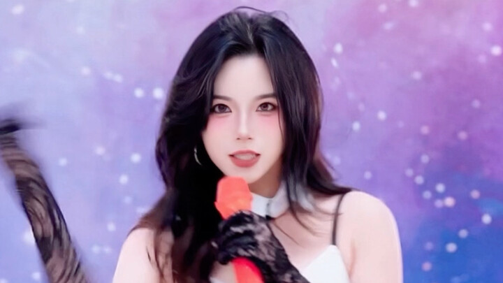 แค่หยิบไมค์ขึ้นมา ก็เริ่มแอ๊บแล้ว