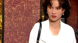 Seorang wanita kehilangan segalanya dalam perjudian, tetapi dengan hanya satu chip tersisa, dia memb