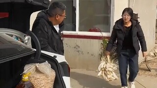 那些回娘家的人们。