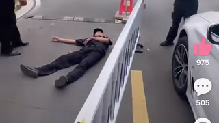 As soon as the security guard lies down, the light of righteousness shines!