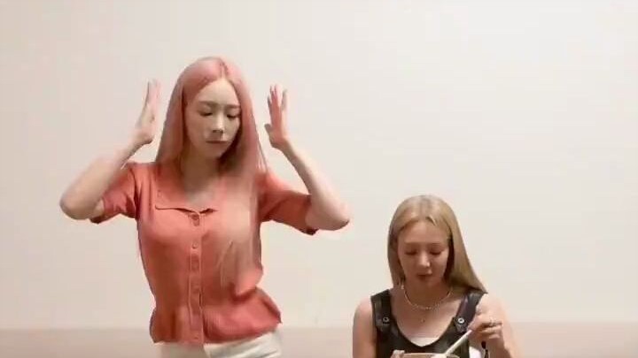 [Taeyeon] Second Challenge Dance + Taeyeon’s Personal Cuts