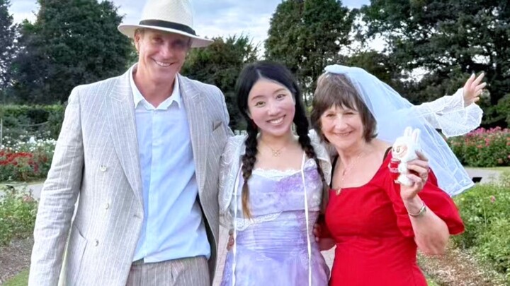 Nenek bilang: Cinta yang nggak ada yang percaya bakal berhasil, aku akan tutup telinga dan tetap men