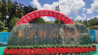 นักเรียนชายสาขาการเต้นก็ต้องเรียนวิชาแต่งหน้าด้วย