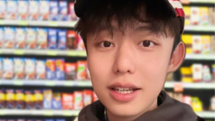 Ketika mahasiswa internasional berbelanja di luar negeri