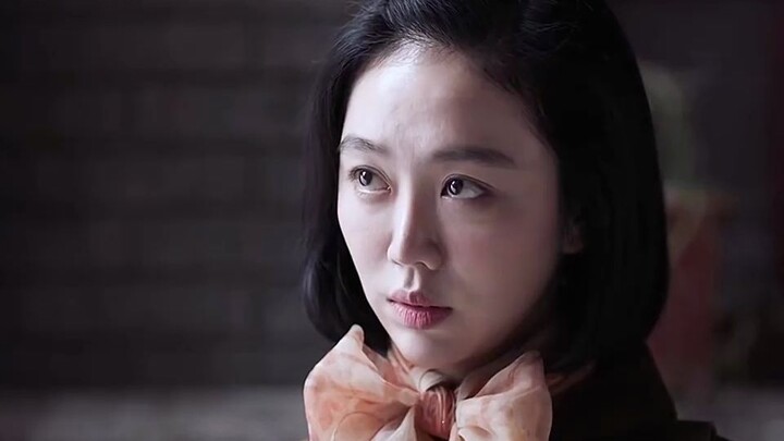 Tên côn đồ trong tù định bắt nạt ông lão nhưng bị chàng trai ngăn lại – không ngờ ông lão lại không 