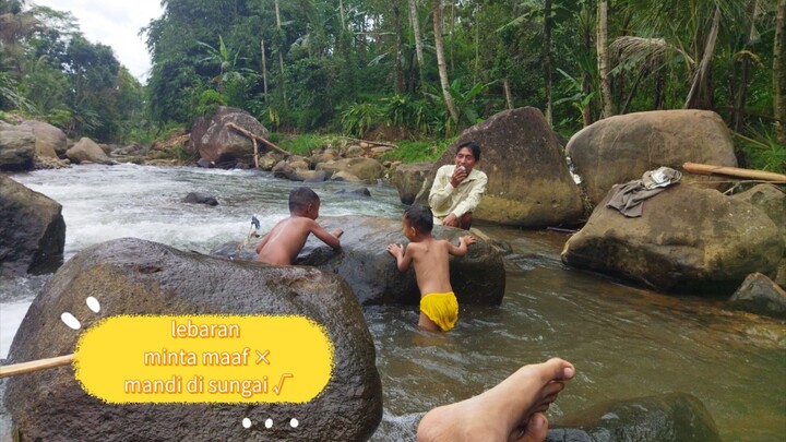 lebaran bukanya minta maaf, eh malah mandi di sungai | saren vlog episode 10
