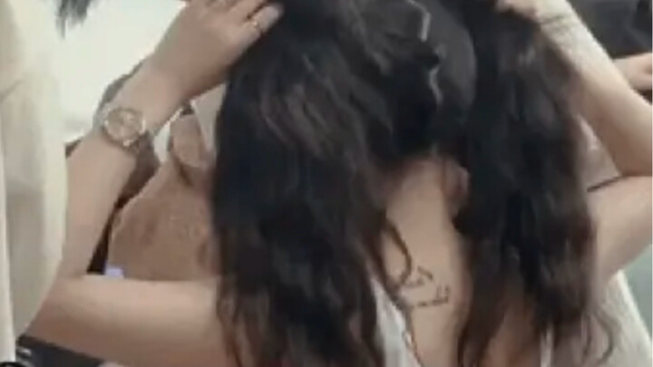 Do female idols have to have thick hair to wear twin ponytails?