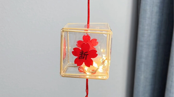 Let's try making a cute cubic lantern using clear tape and toothpicks!
