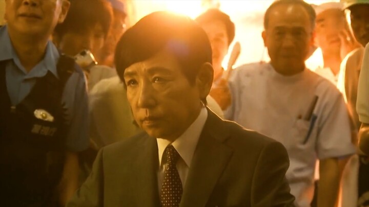 A man devours twenty bowls of rice with toppings in a row, vowing to go head-to-head with the chef!