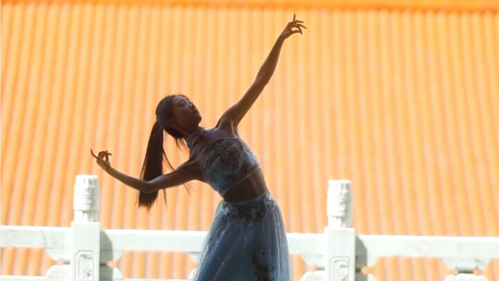 Mencintai seseorang seperti merawat bunga, hanya dengan kesabaranlah akan ada hasilnya.