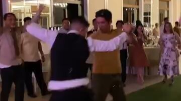 talo Ako sa kantahan sayawan nlang🤣😅