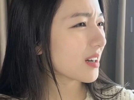 Which actress is livestreaming herself drinking traditional Chinese medicine? That’s right, it’s my 