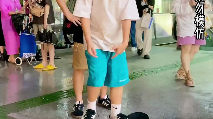วันนี้จะมาทดสอบสเก็ตบอร์ดของเล่นกับสเก็ตบอร์ดมืออาชีพ