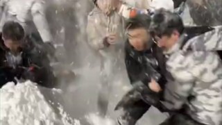 Những trận chiến ném tuyết kịch tính