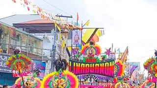 不用向任何人袒露自己的心聲 也無需向任何人亮出底牌 生活是自己的 別人不理解是自己的 別人理解還是自己的 何必試圖非尋求嘴上那所謂不知真假的安慰