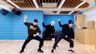 【DanceRACHA】Stray Kids dance to ‘WOW' (Unit Song) and ‘Boxer'