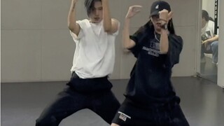 นั่งดูการแสดง