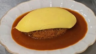 制作一份完美的蛋包饭，最后小刀划开那一下太舒适了