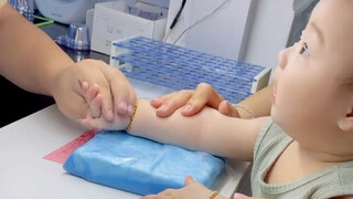 บทเรียนแรกที่ลูกมนุษย์เรียนรู้คือผู้ใหญ่เป็นปีศาจและไม่น่าไว้วางใจ!