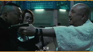 说最狠的话，干最怂的事