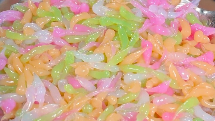 Don’t throw away cucumber peels, radish peels, or fruit peels—turn them into colorful little cold sh