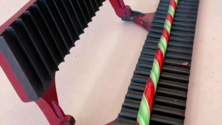 TikBoy cắt kẹo nhiều màu rực rỡ!