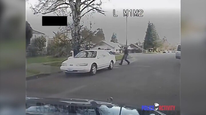 Video Kamera Dasbor Polisi Seattle Menembak Pria Bersenjata di Wedgwood