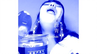 Biru tua, tapi bawang putih hitam