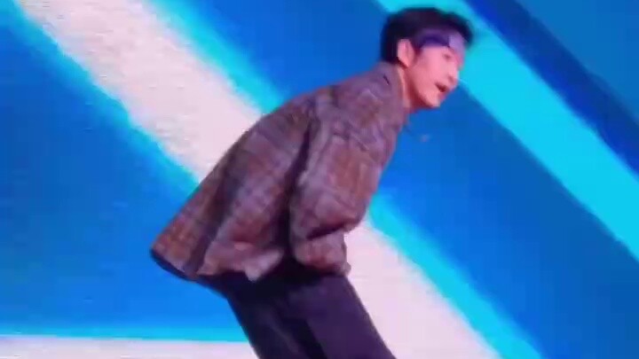 Guru fisika SMA "mengaum" di depan seluruh sekolah? Bagaimana rasanya punya guru fisika KPOP?