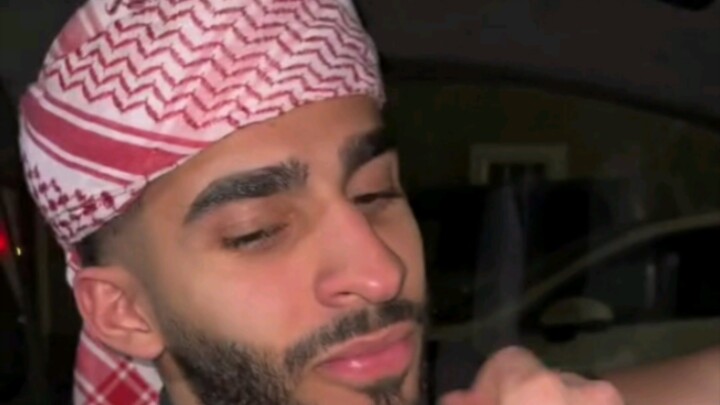 The Arab guy really has no creative blocks at all 😂😂 Traveling with the Arab guy