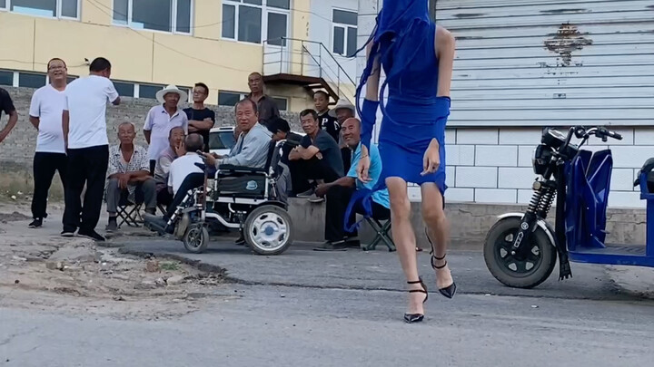 Tantangan di Pos Informasi Pintu Desa: Mereka ulang berbagai jenis langkah kucing