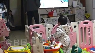 父母去喝喜酒不带孩子，刚满一岁的宝宝急得说话：妈妈，带崽崽。