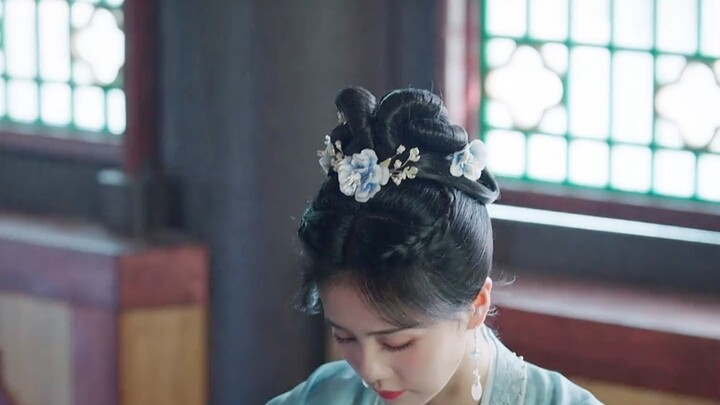 Shen Jie really doted on Jiang Xuening in her last life and even allowed her to participate in polit