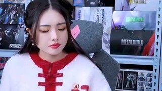 [New Year Special] Great! It's a red mecha! A great collection of mechas perfect for the New Year!!