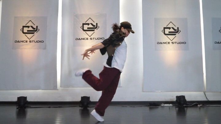 满场子跑的基础step可以get了！XF hiphop routine