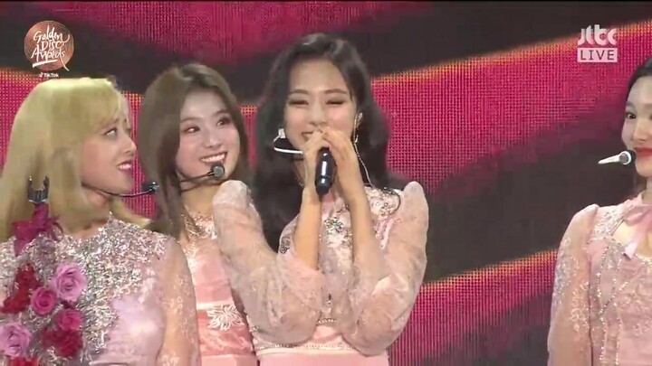 【Sơ Đài yêu thương có phụ đề】【TWICE】Lễ trao giải Golden Disc lần thứ 34 – Phát biểu cảm nghĩ khi nhậ
