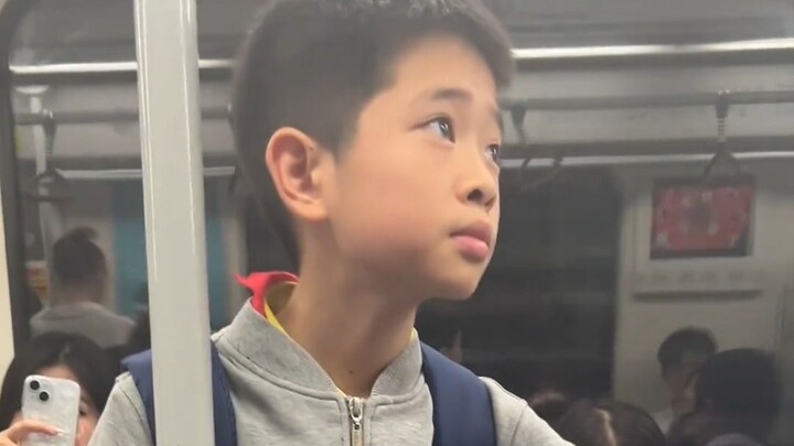 Seeing the kid taking apart a piece of chewing gum, I reached out to help, but why did he stop halfw