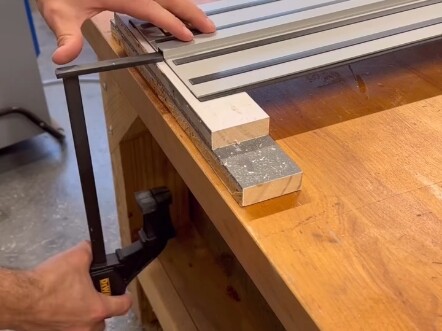 Cái ghế này làm không đẹp lắm.