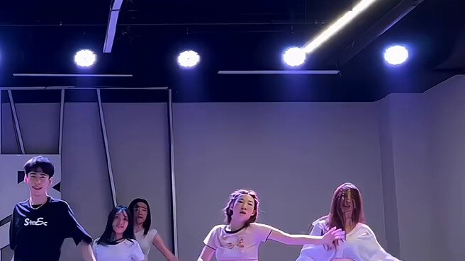 Về bản thân tôi đã học được ba điệu nhảy trong 90 phút!